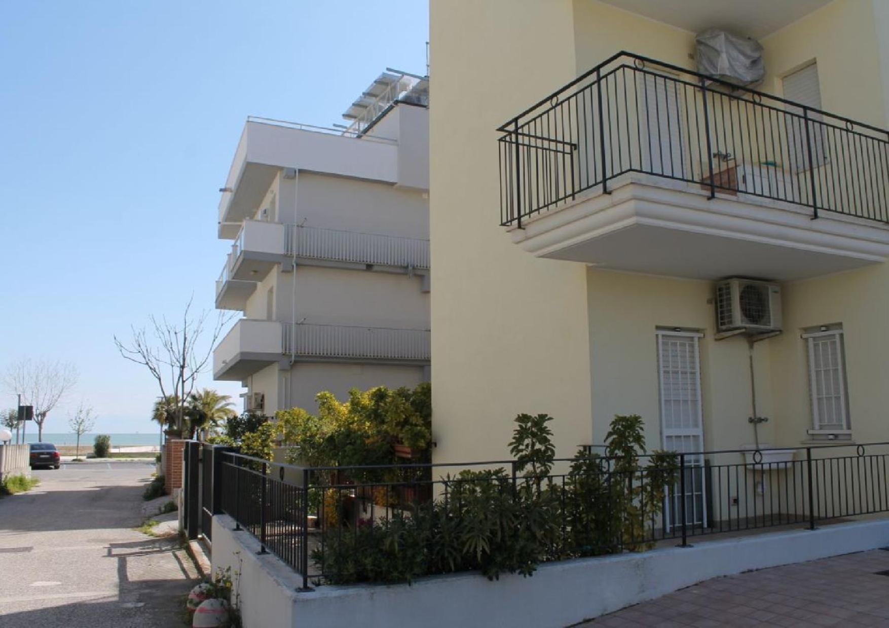 Lungomare Sud Apartment Alba Adriatica Exterior photo