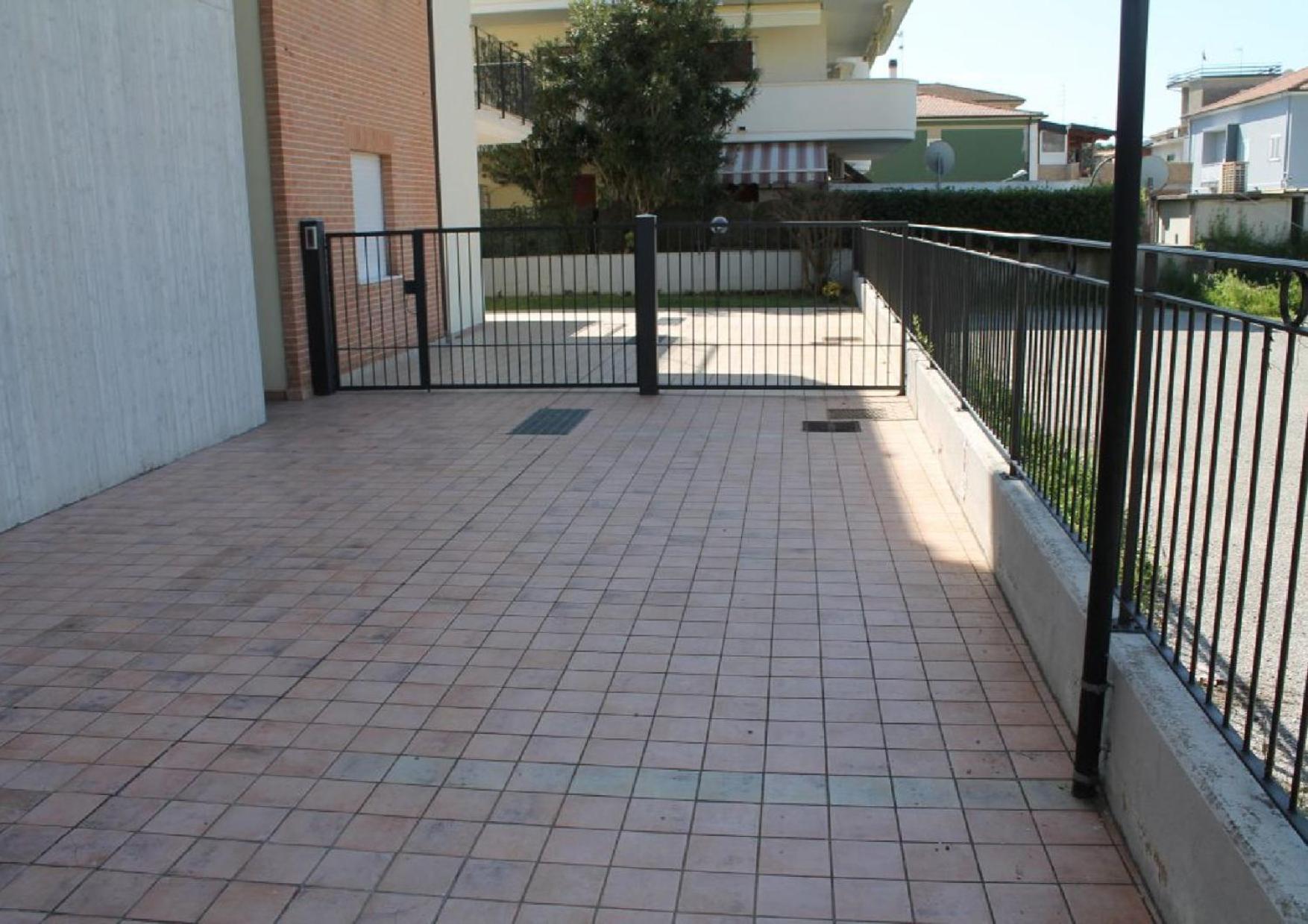 Lungomare Sud Apartment Alba Adriatica Exterior photo